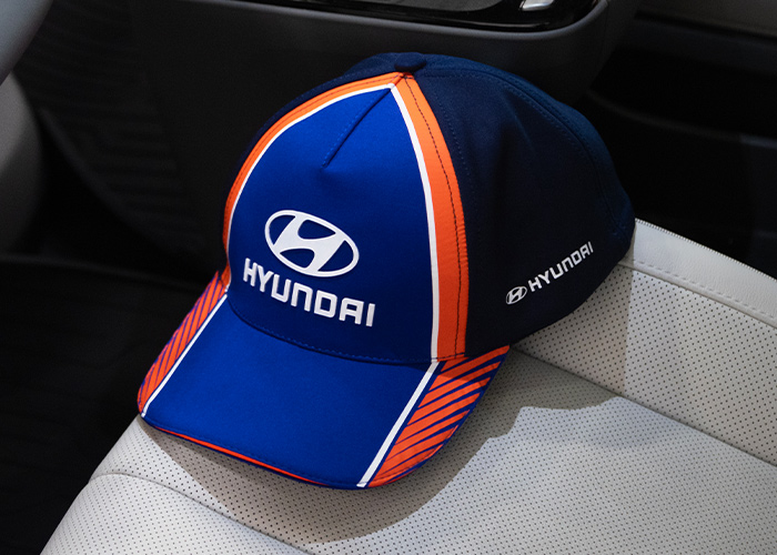 Encuentra todos los accesorios Hyundai que van contigo, gorra con logotipo hyundai.