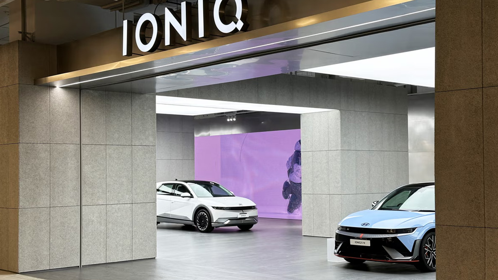 IONIQ en color blanco electrifica Tailandia