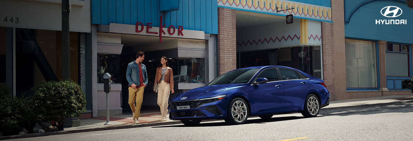 Modelo Hyundai Elantra Híbrido en la calle