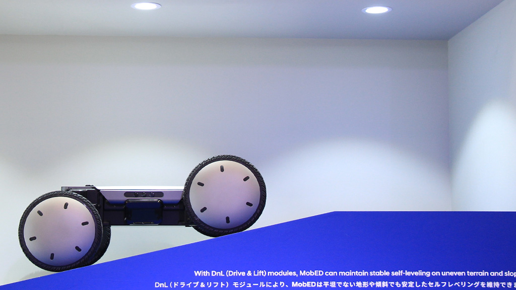 MobED manteniendo su posición nivelada gracias a los módulos