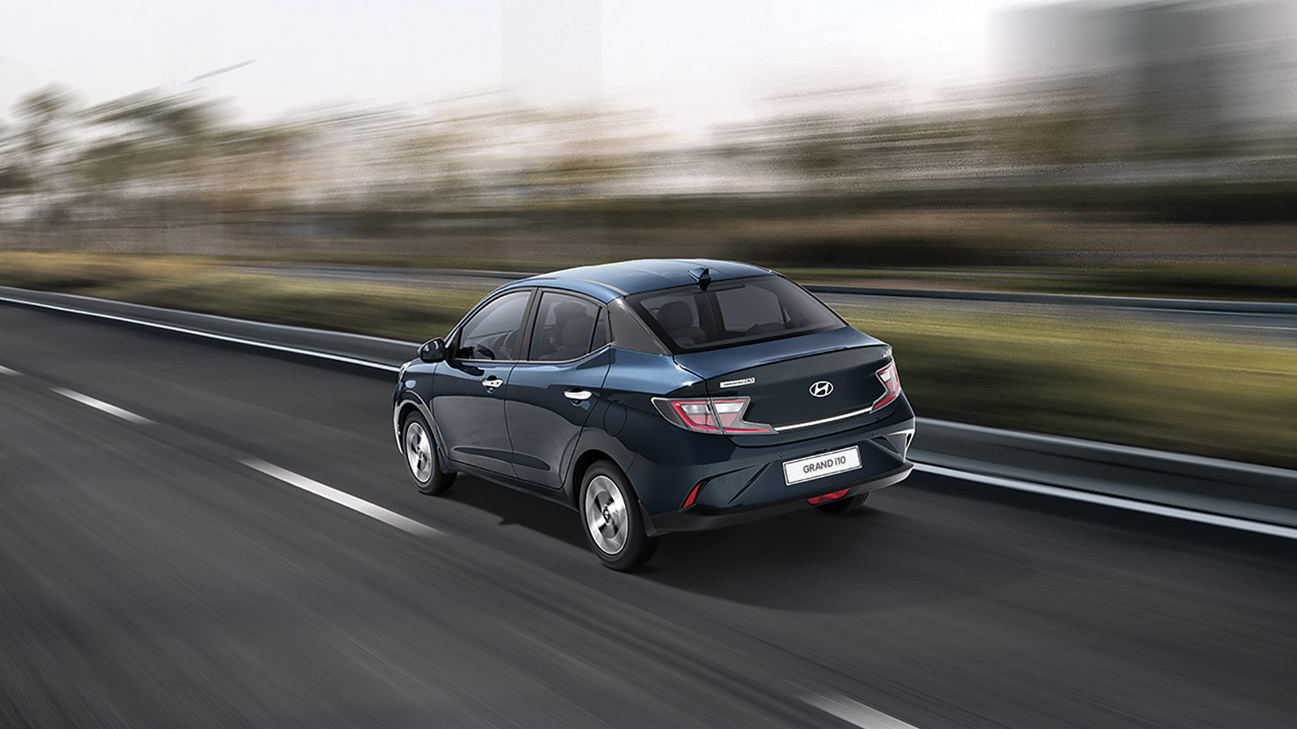 GRAND I10 SD 2025 por carretera a gran velocidad